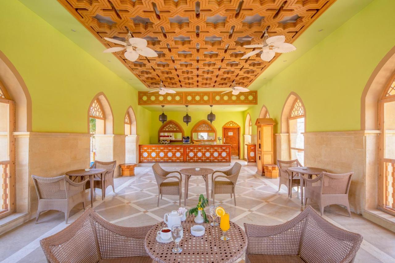 Grand Waterworld Makadi Family Star - Couples And Families Only Hotel Hurghada Eksteriør billede The restaurant at the hotel