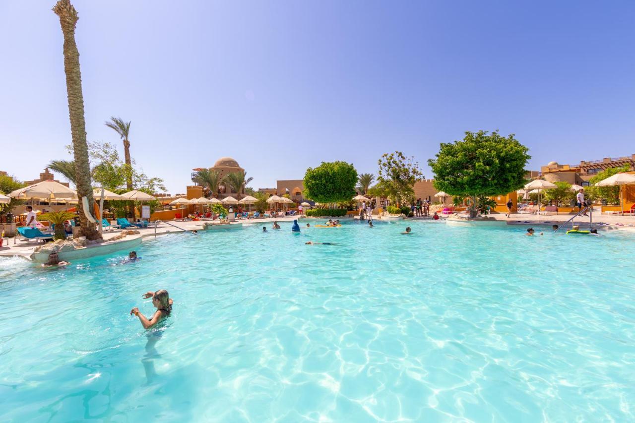 Grand Waterworld Makadi Family Star - Couples And Families Only Hotel Hurghada Eksteriør billede The swimming pool at the resort