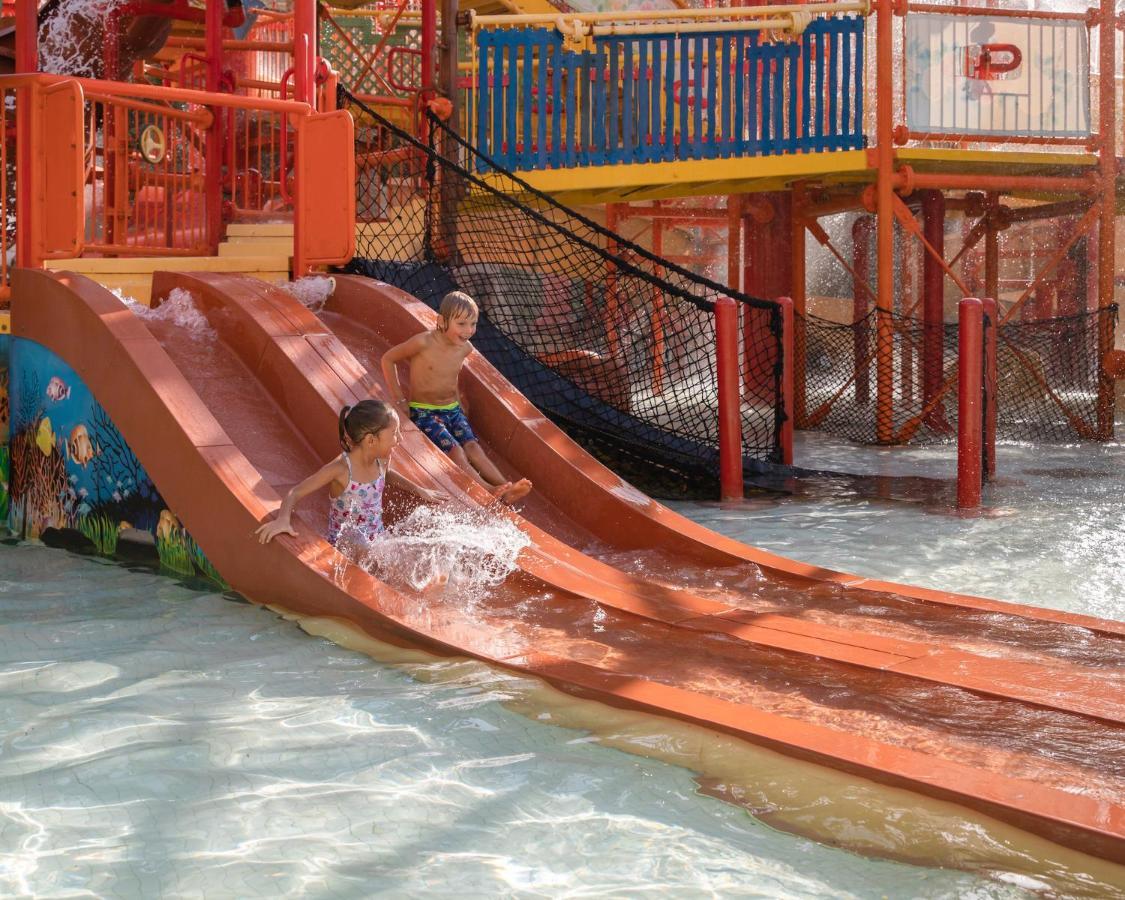 Grand Waterworld Makadi Family Star - Couples And Families Only Hotel Hurghada Eksteriør billede The water park at the Great Wolf Lodge in Grand Opening 2006