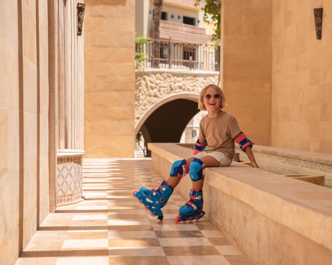 Grand Waterworld Makadi Family Star - Couples And Families Only Hotel Hurghada Eksteriør billede Rollerblade inline skates