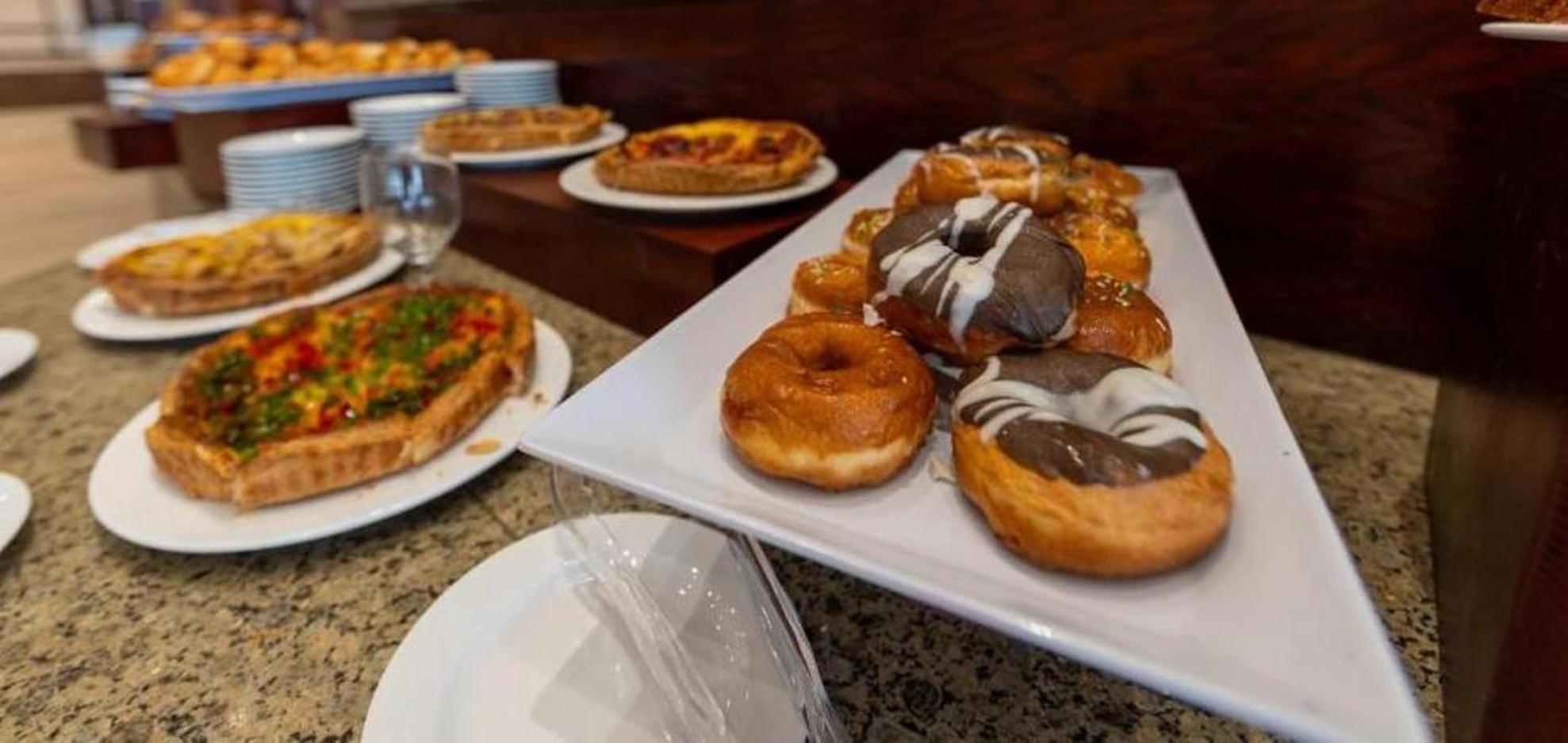 Grand Waterworld Makadi Family Star - Couples And Families Only Hotel Hurghada Eksteriør billede A selection of donuts